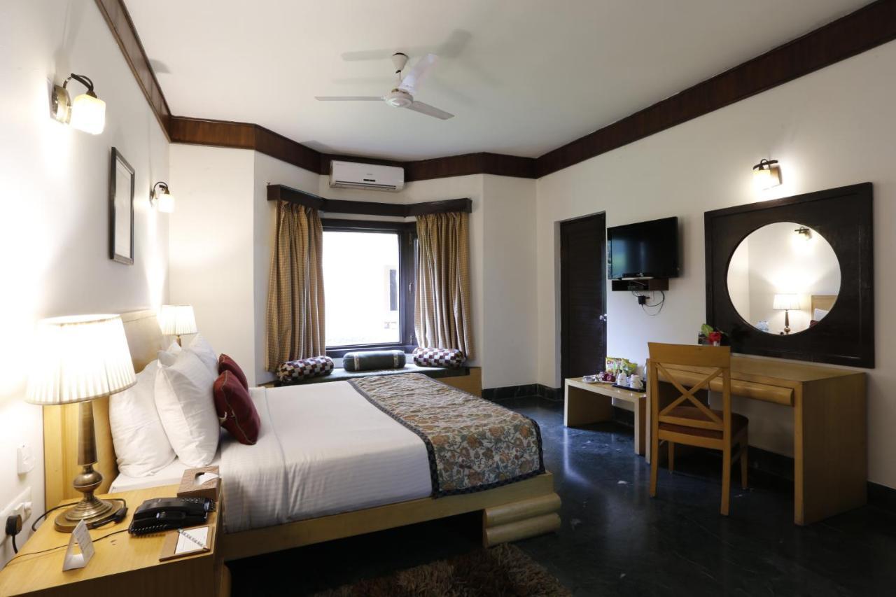 The Riverview Retreat Corbett By Leisure Hotels Garjia Exterior foto